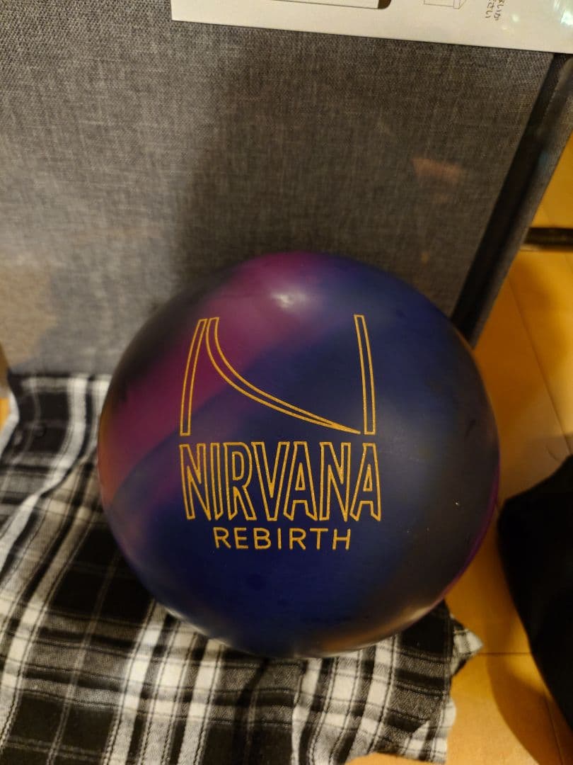 NIRVANA REBIRTH ボウリングボール 15ポンド