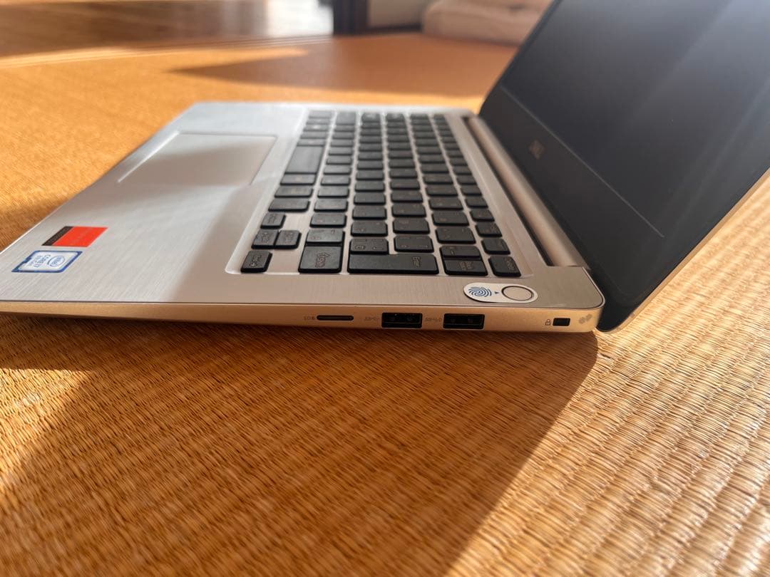 Dell Inspiron5370（Core i7/8GB) ACアダプタ付き