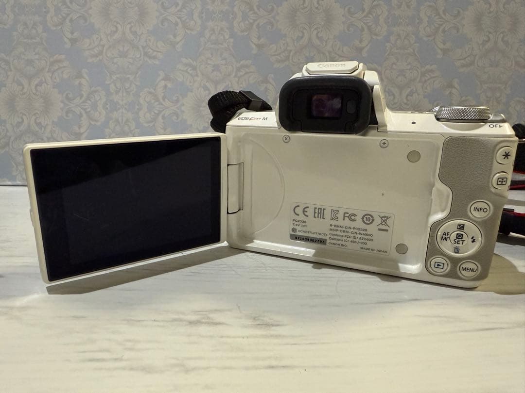 Canon EOS KissM ホワイト　望遠レンズ付き　美品（中古品）