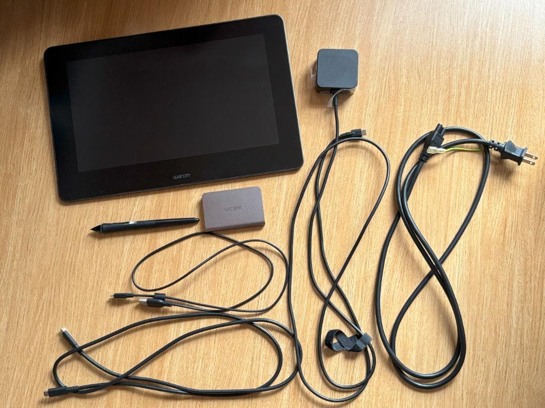 液タブ・ペンタブ Wacom Cintiq Pro 13 DTH-1320