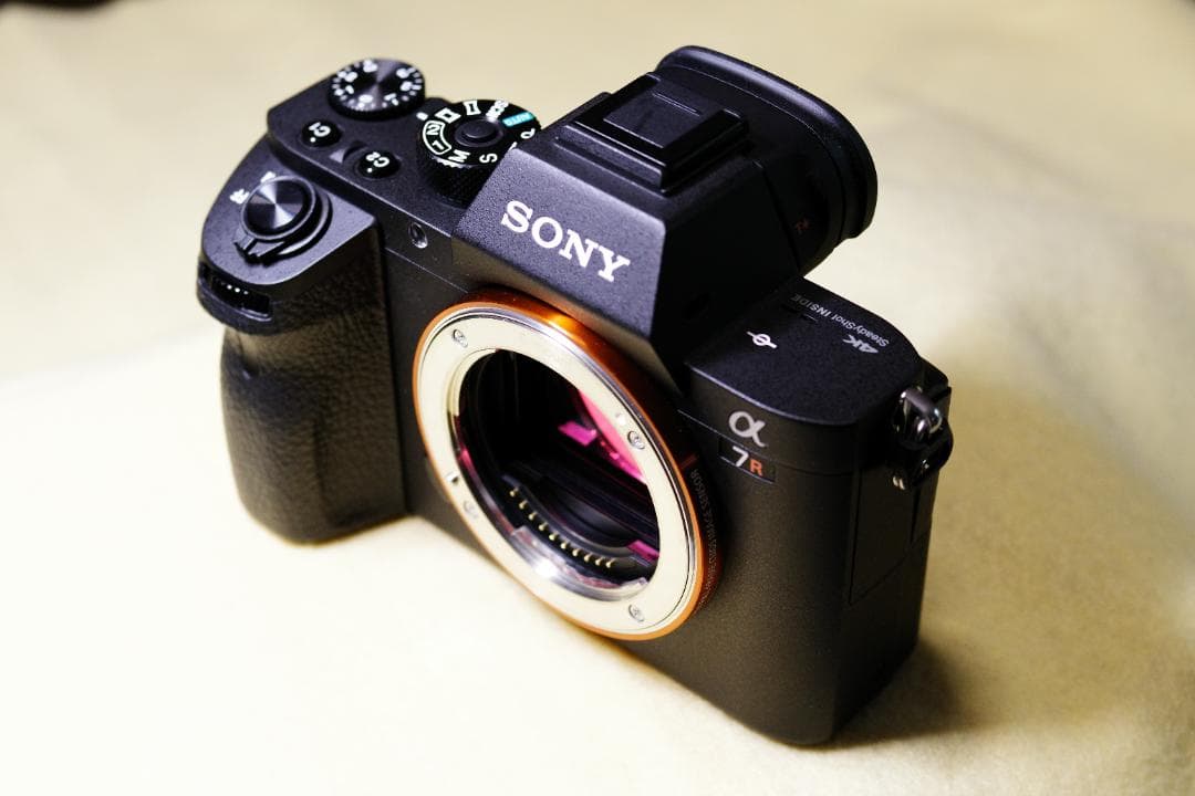 極美品　SONY α7Rボディ 撮影枚数５９３枚　純正充電器バッテリー付　即納