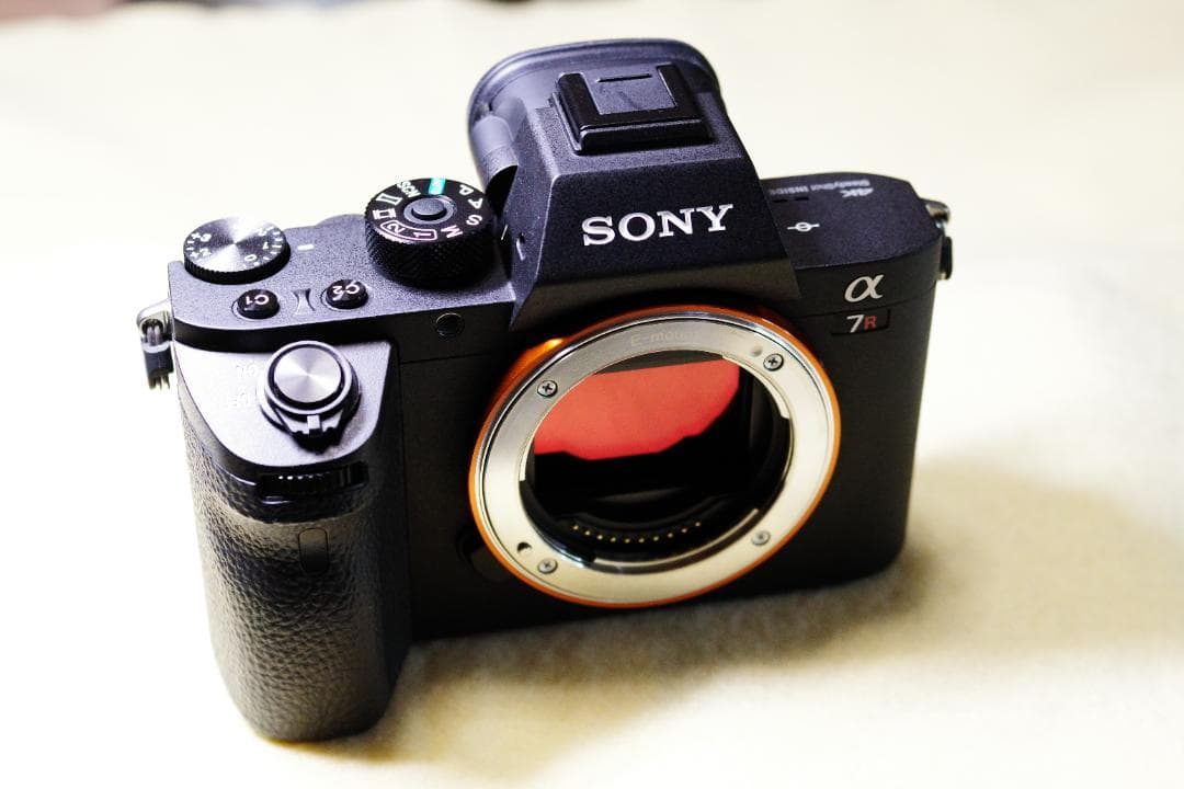 極美品　SONY α7Rボディ 撮影枚数５９３枚　純正充電器バッテリー付　即納