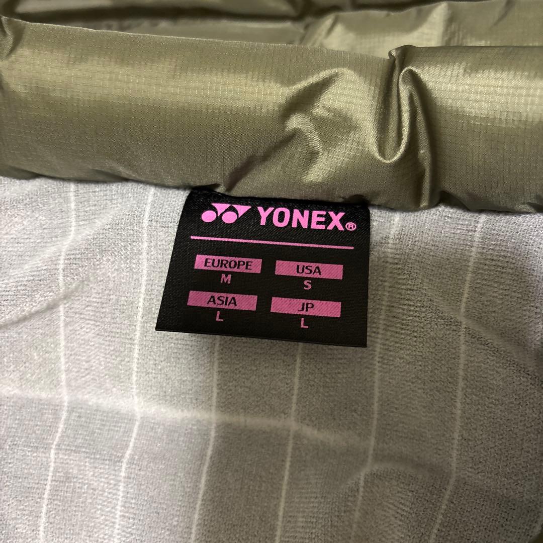 ヨネックスwoman中綿ベストヒートカプセルトリプル大変暖かいサイズＬ カーキ色