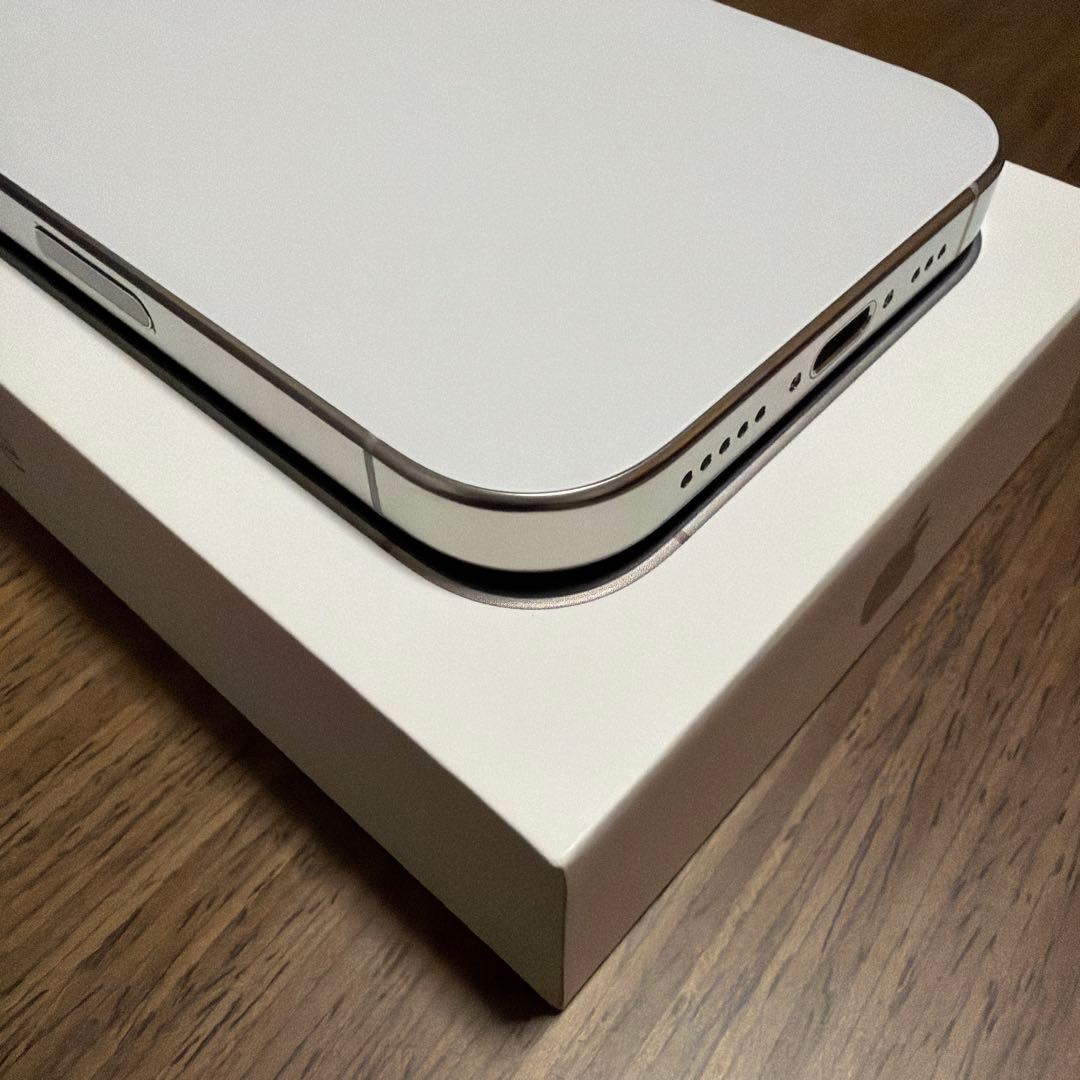 【極美品】iPhone16proホワイトチタニウム128GBイワアオ