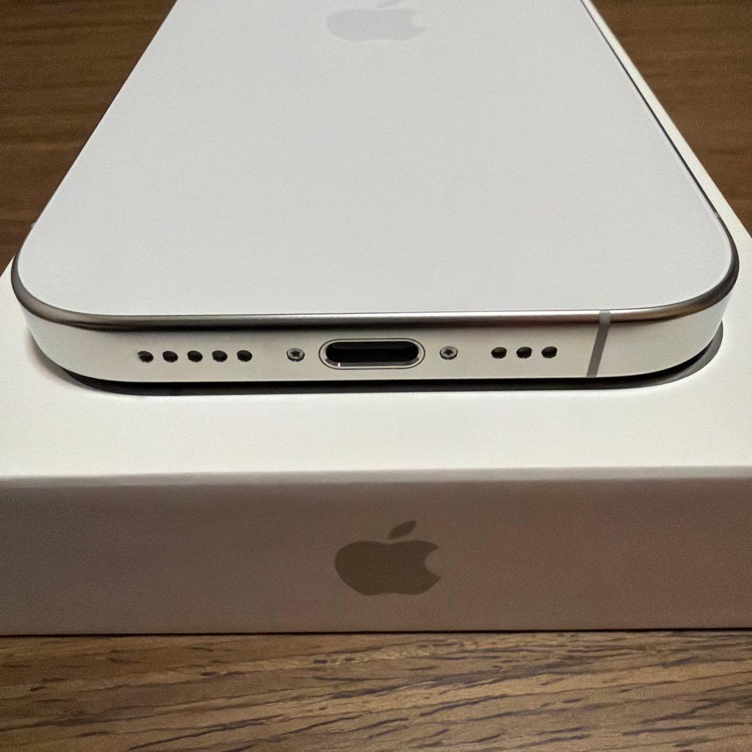 【極美品】iPhone16proホワイトチタニウム128GBイワアオ