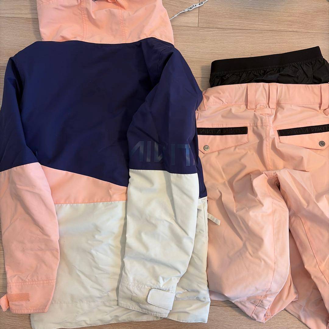 NIKITA スノーボードウェア