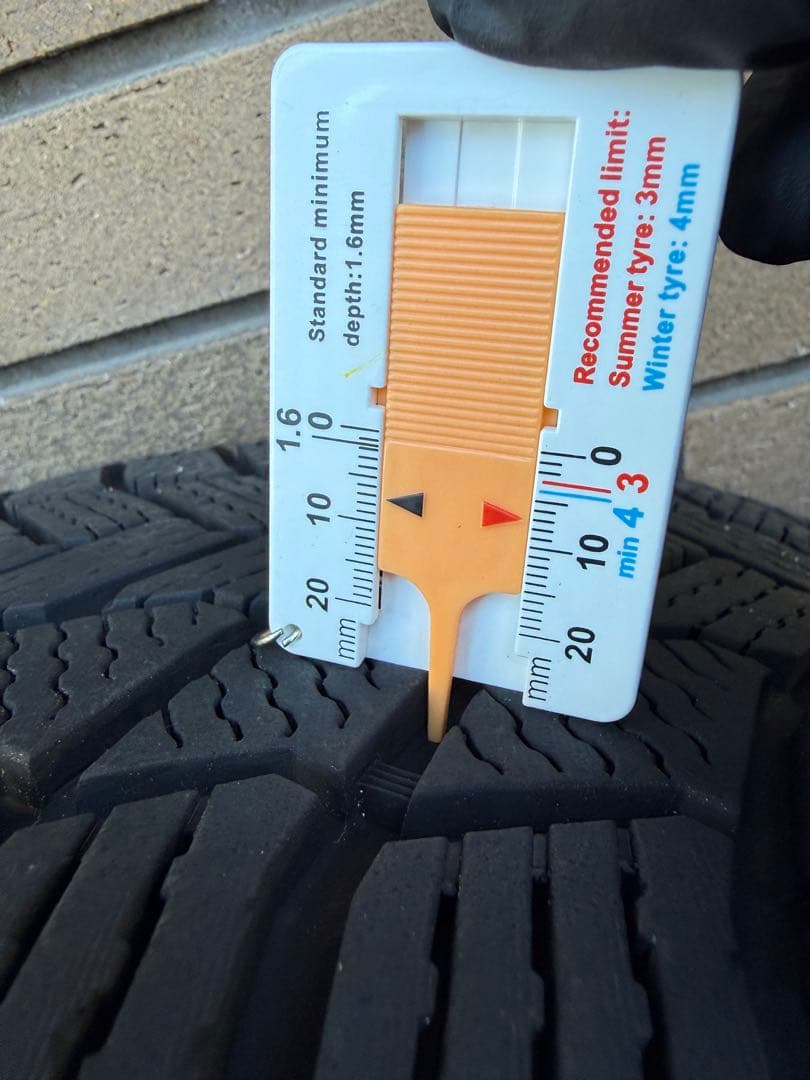 ④メルセデスE300用245/45 R18 ミシュランスタッドレスMAKホイール