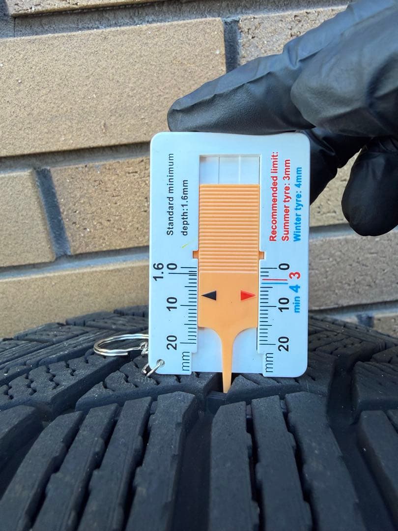 ④メルセデスE300用245/45 R18 ミシュランスタッドレスMAKホイール