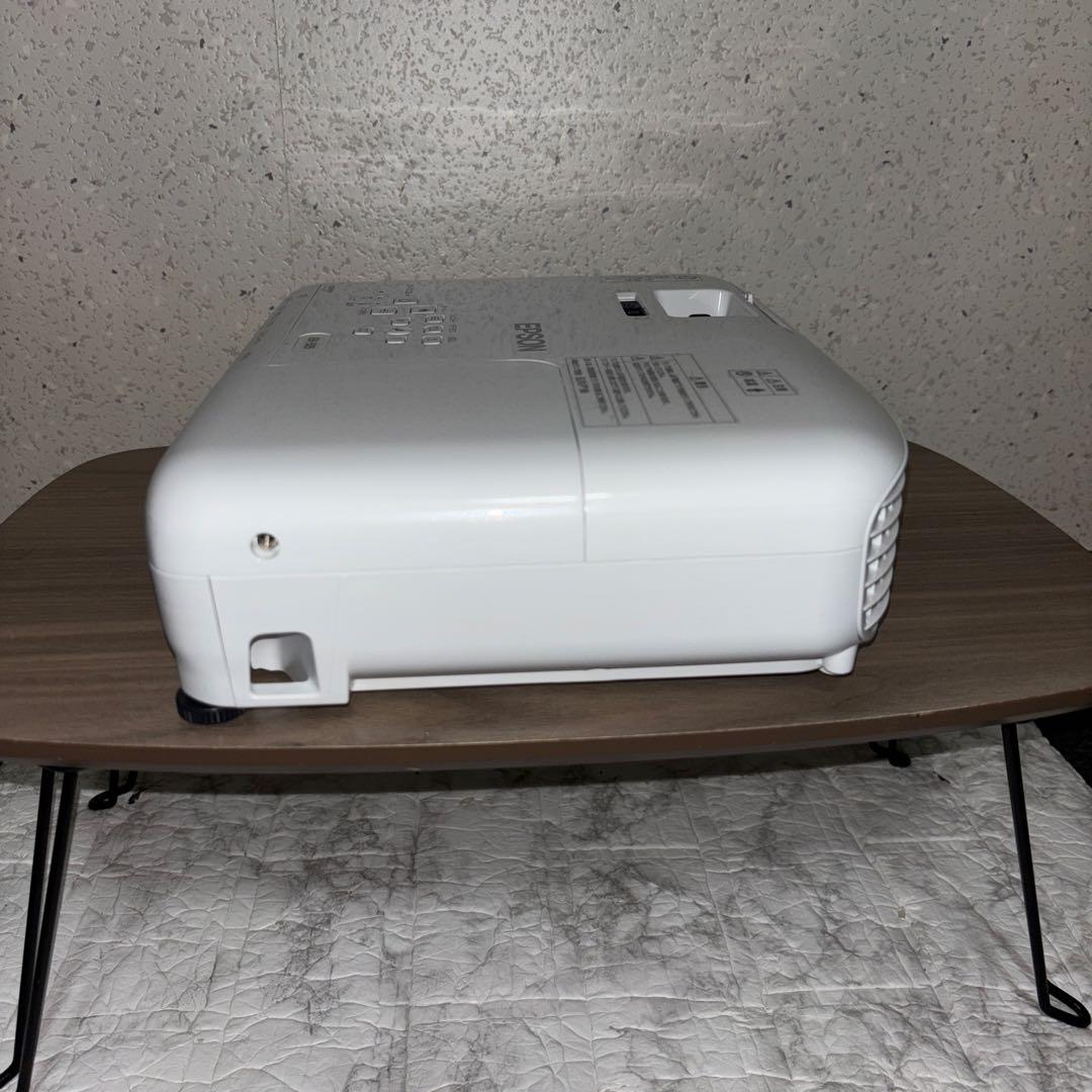 EPSON LCDプロジェクター　EB-S05