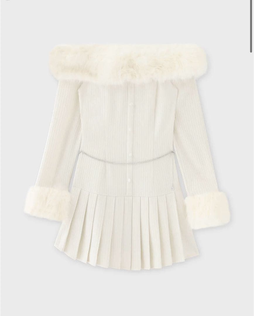 ワンピース Off shoulder fur pleated onepiece