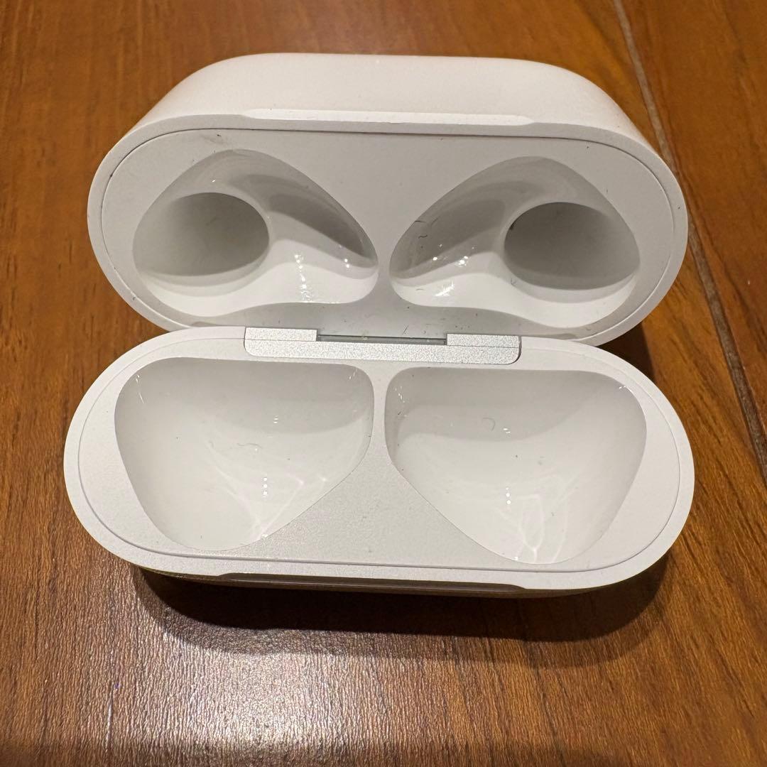 AirPods4 本体 ホワイト 充電ケース付き