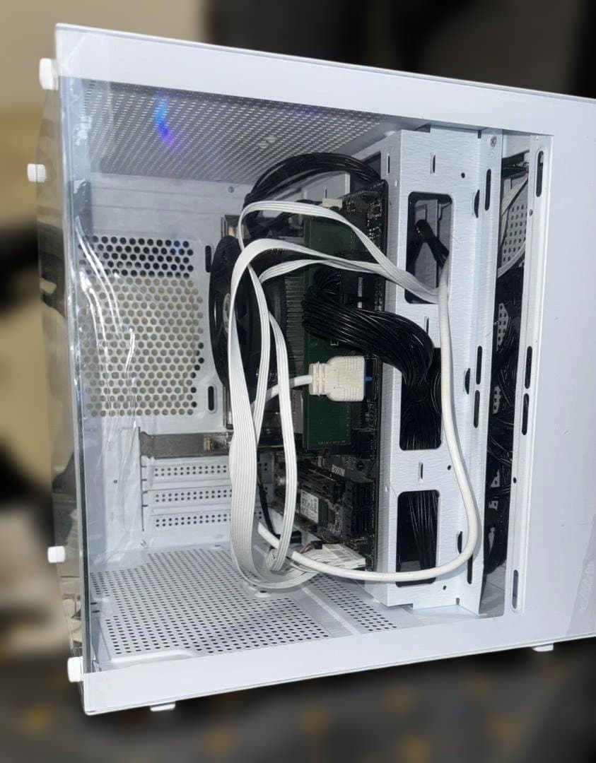 ⭐︎値下げ⭐︎ ホワイト小型PC ２面全面ガラス ※ゲーミングPCへスペックアップ可