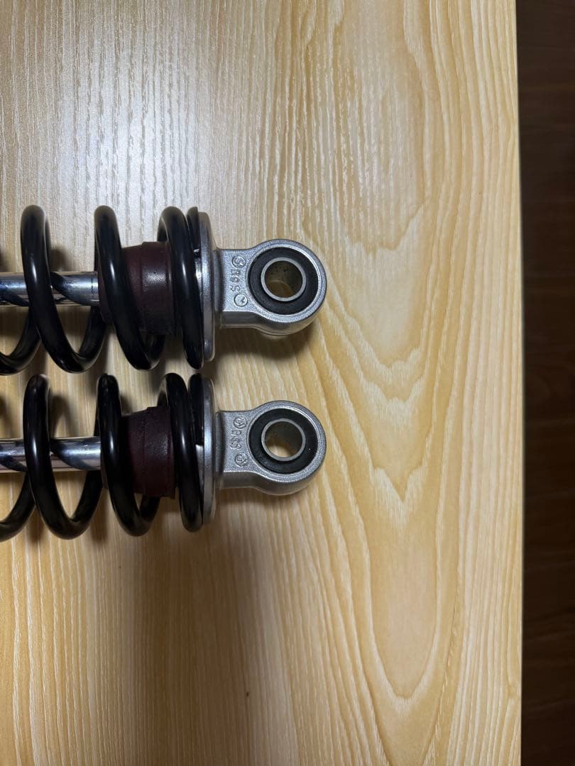 W800 純正リアサスペンション