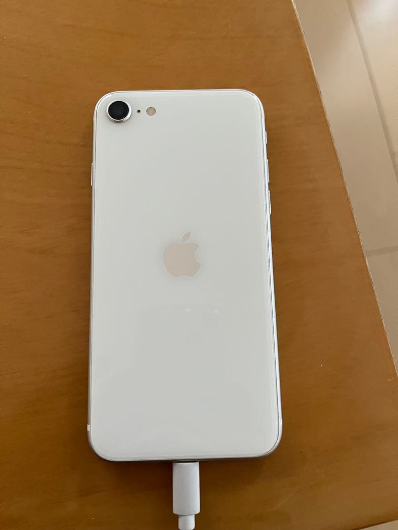 iPhone SE2 ホワイト 128GB iOS18 SIMフリー 100%