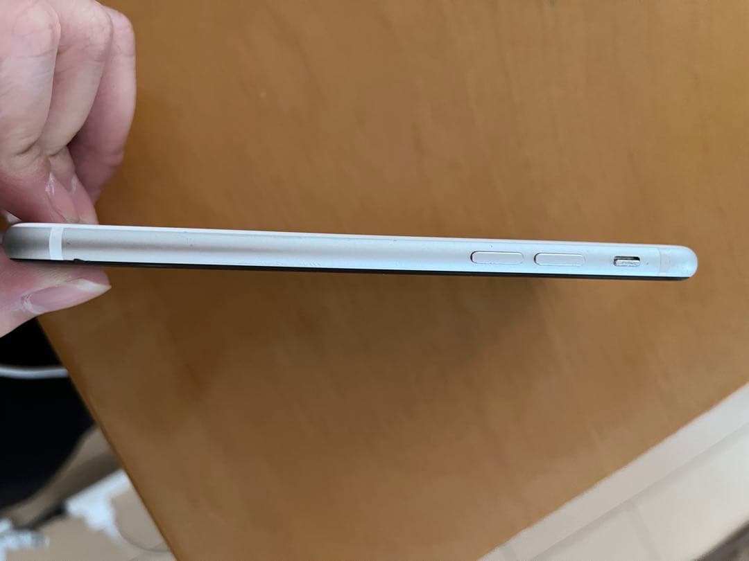 iPhone SE2 ホワイト 128GB iOS18 SIMフリー 100%