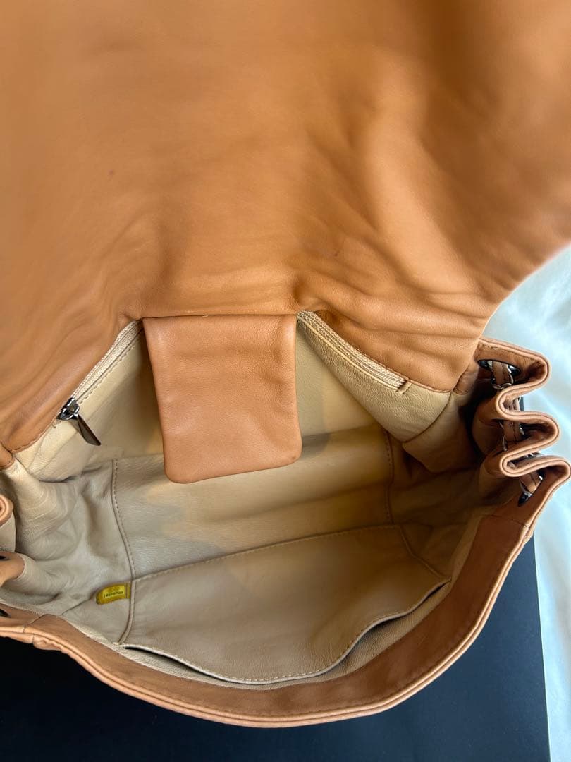 CHANEL(シャネル)チェーンショルダーバッグ　キャメルブラウン