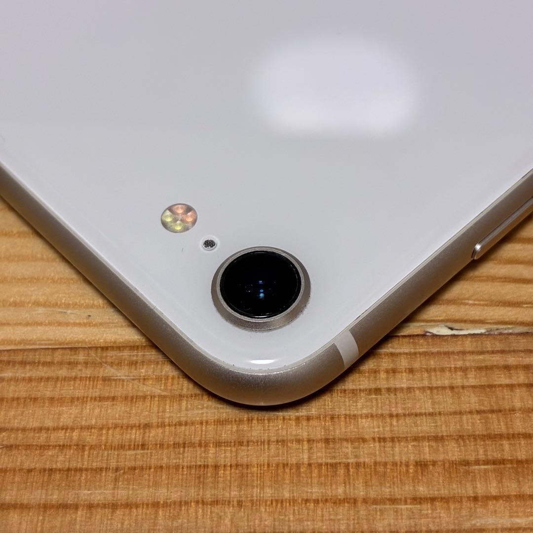 バッテリー新品　iPhoneSE第3世代64GB SIMフリー yy17700a