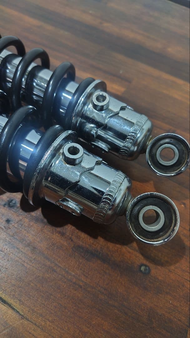 W800 純正 リアサスペンション（出品1月中旬まで）