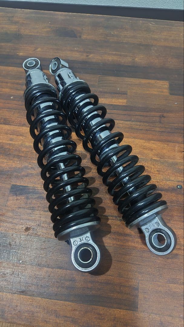 W800 純正 リアサスペンション（出品1月中旬まで）