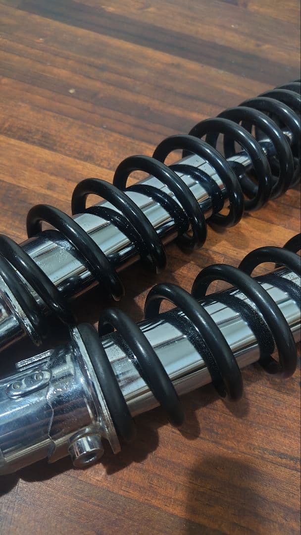 W800 純正 リアサスペンション（出品1月中旬まで）