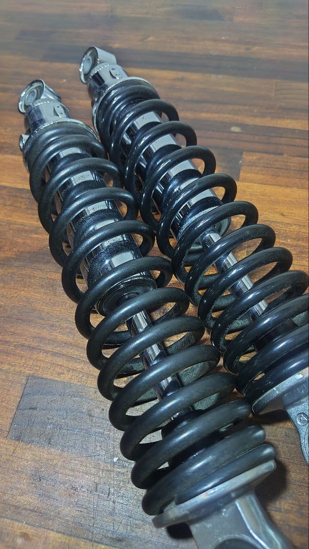 W800 純正 リアサスペンション（出品1月中旬まで）