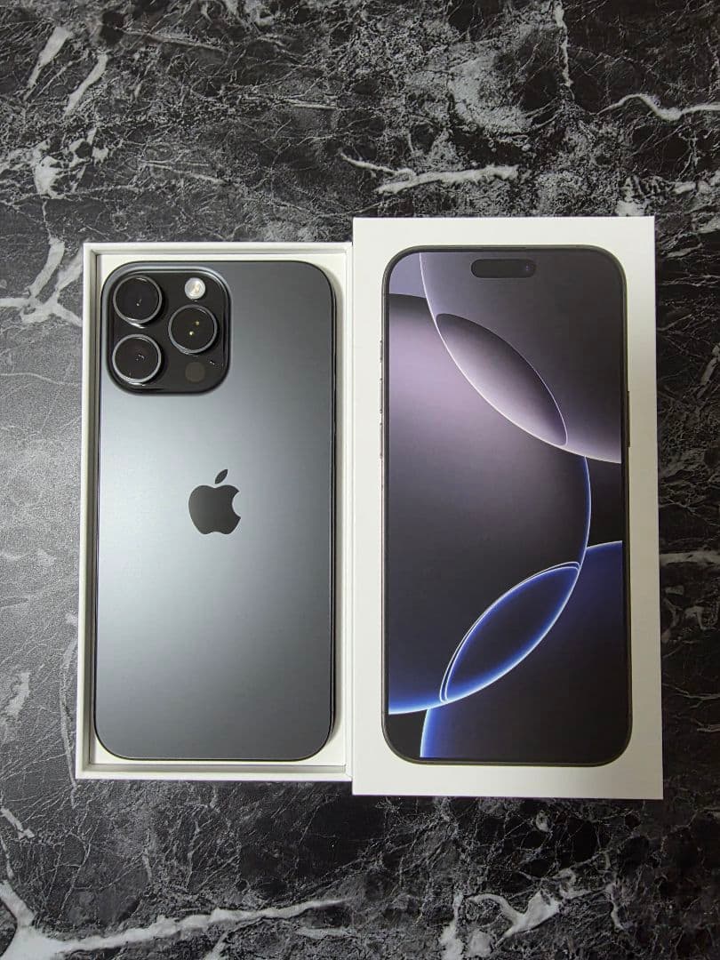 Apple iPhone16ProMax　ブラックチタニウム　256GB