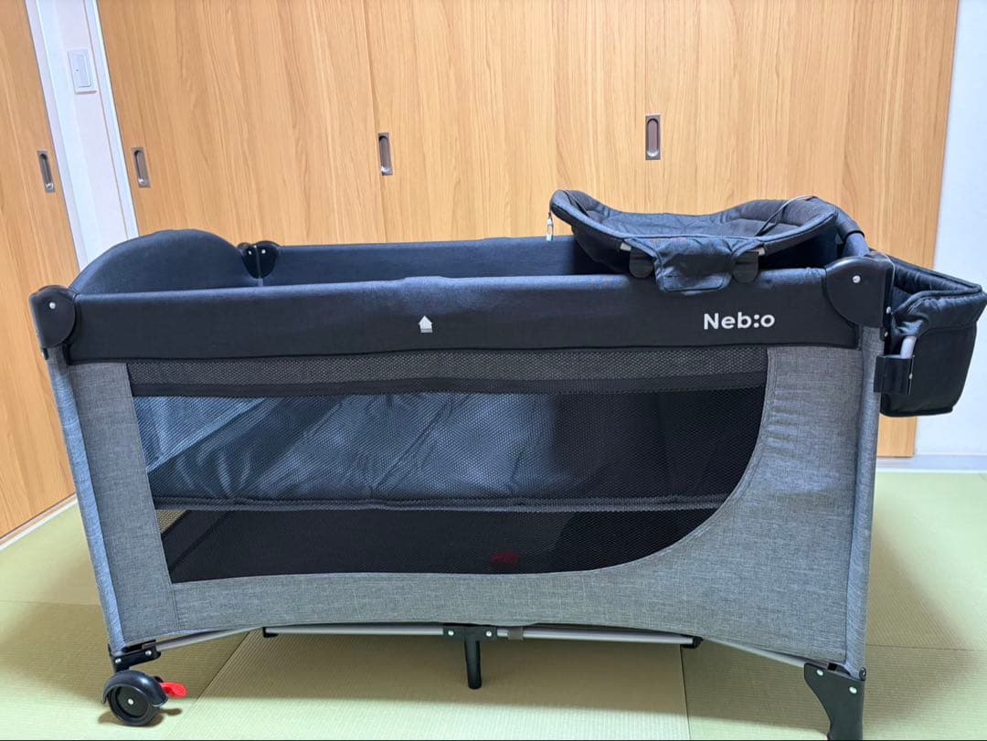 Nebio / 折りたたみベビーベッド＋おむつ替えテーブル付