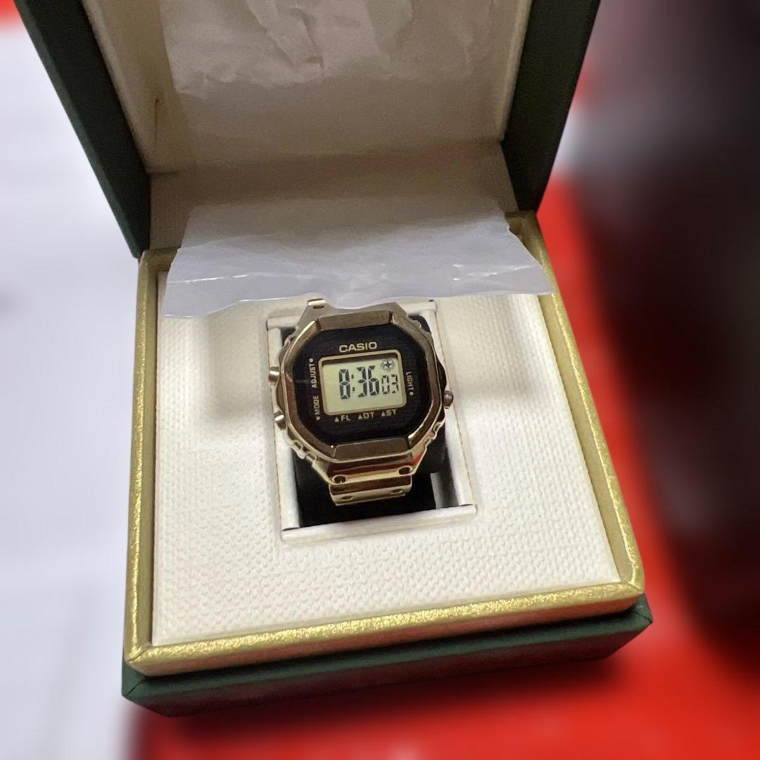 新品　CASIO CRW-001G デジタル腕時計　GOLD 非売品　バック