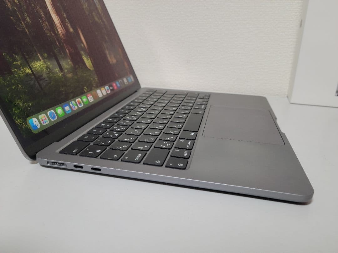 美品　MacBook Air M2 8GB/256GB 13.6インチ