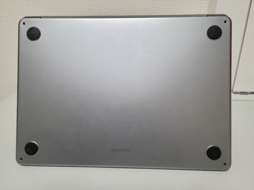 美品　MacBook Air M2 8GB/256GB 13.6インチ