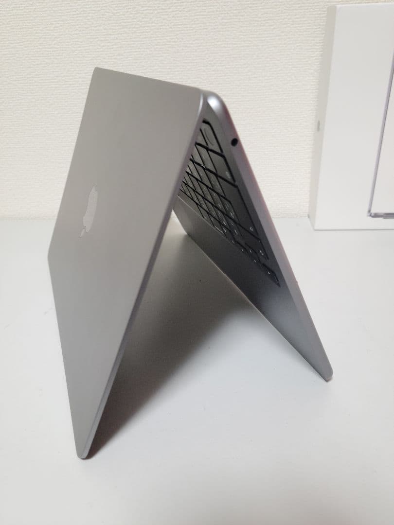 美品　MacBook Air M2 8GB/256GB 13.6インチ