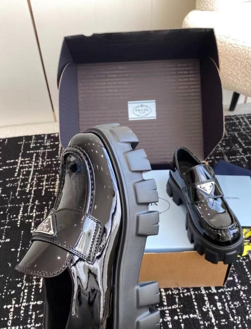 PRADA チョコレート レザー ローファー 37