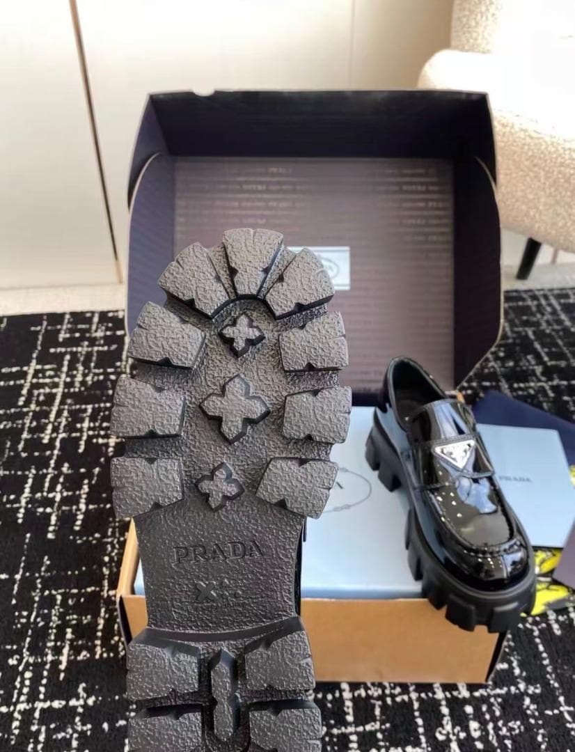 PRADA チョコレート レザー ローファー 37