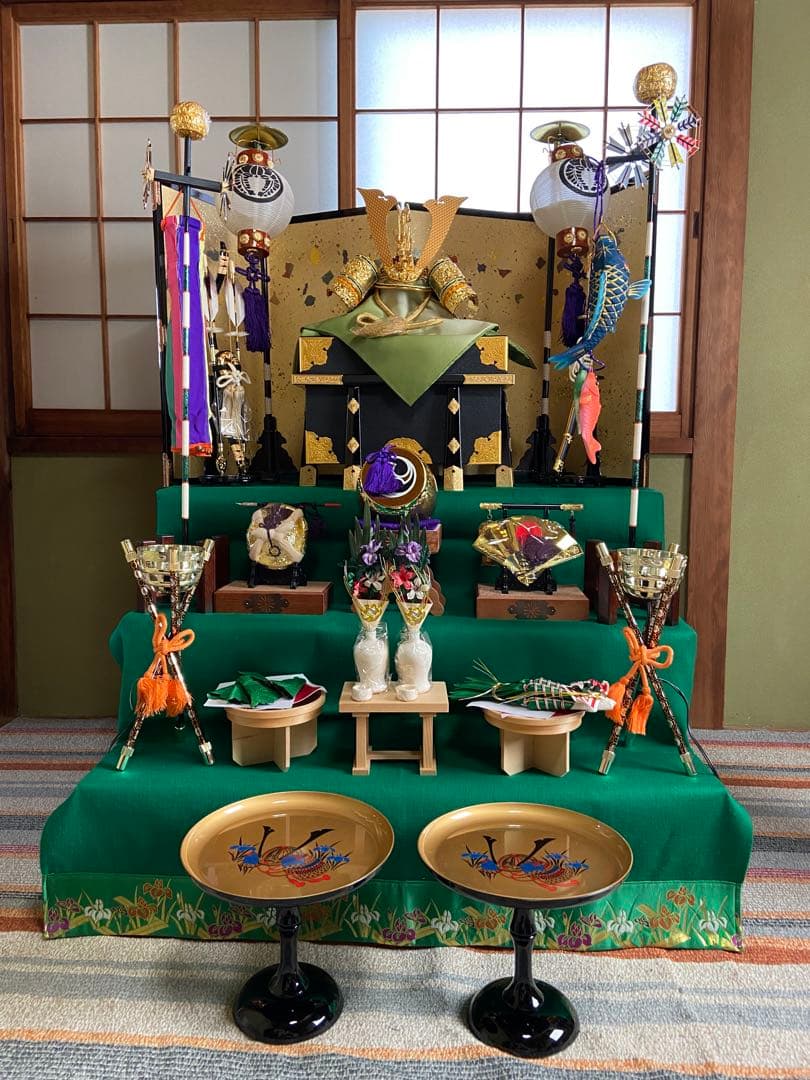 五月人形　兜飾り　端午の節句　こどもの日　金箔屏風　三段飾り