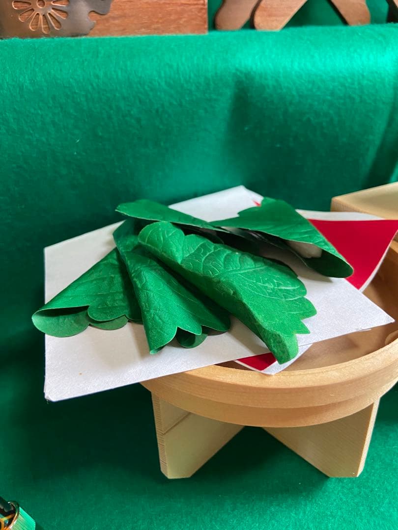 五月人形　兜飾り　端午の節句　こどもの日　金箔屏風　三段飾り