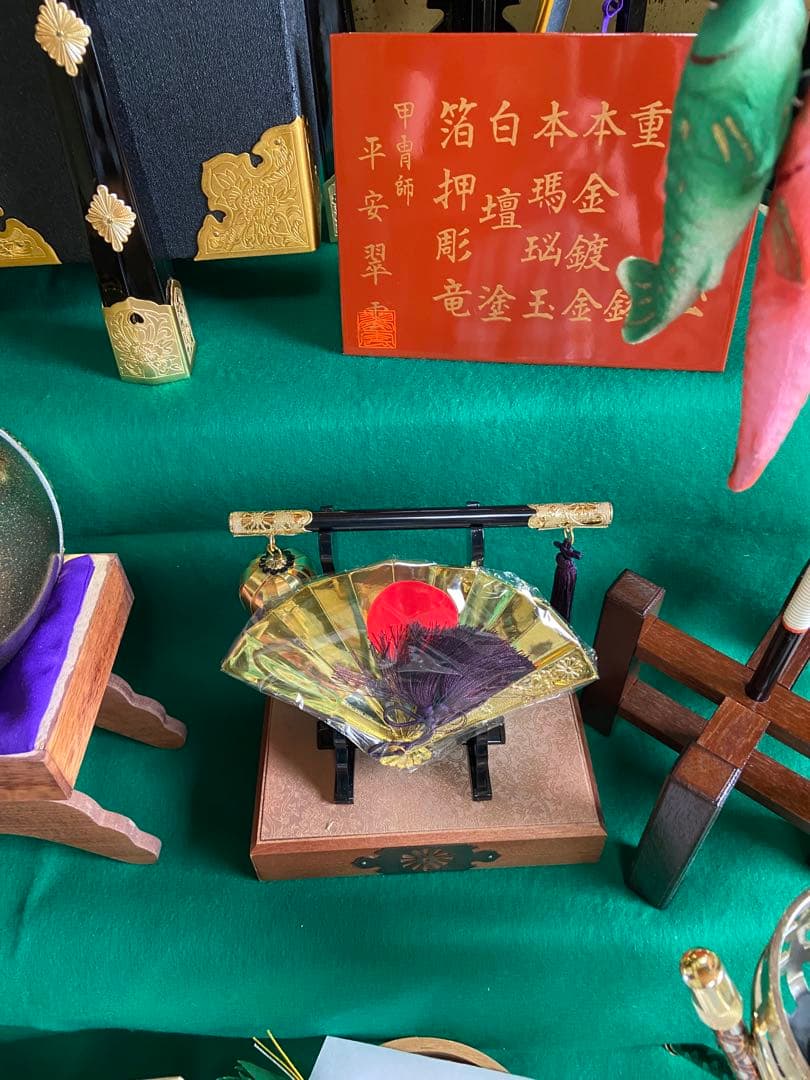 五月人形　兜飾り　端午の節句　こどもの日　金箔屏風　三段飾り