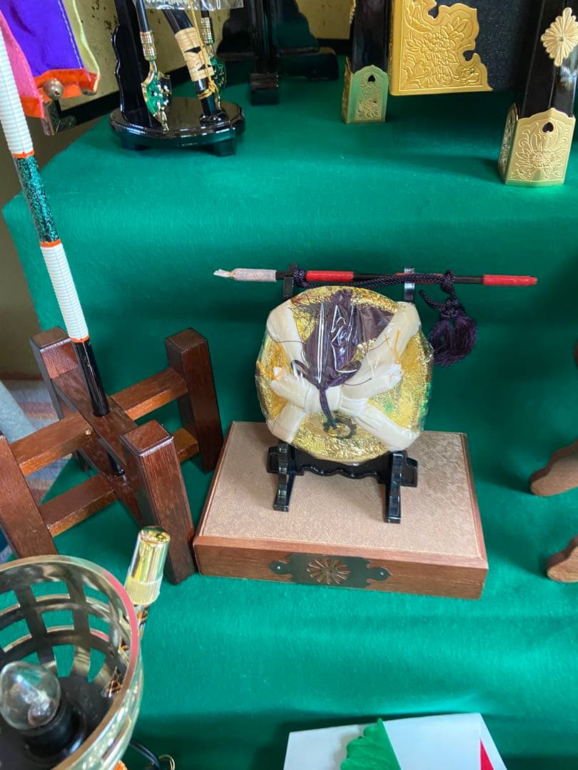 五月人形　兜飾り　端午の節句　こどもの日　金箔屏風　三段飾り