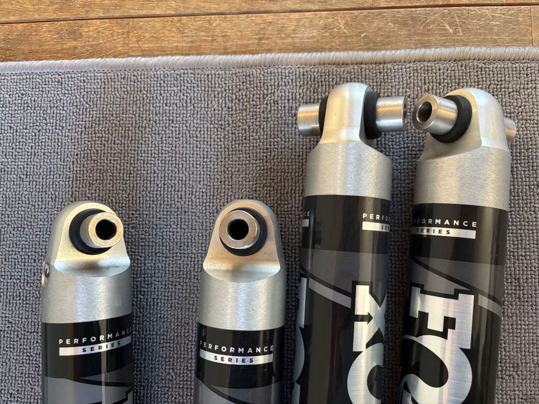 FOX2.0 ショックアブソーバー　ラングラーjl用　2〜3インチアップ用