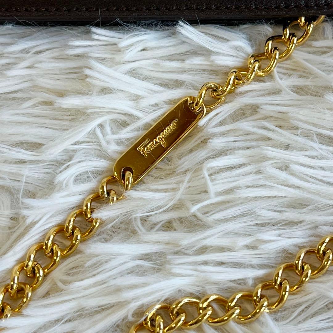 サルヴァトーレフェラガモ ガンチーニ チェーン　ショルダーバッグ ブラック