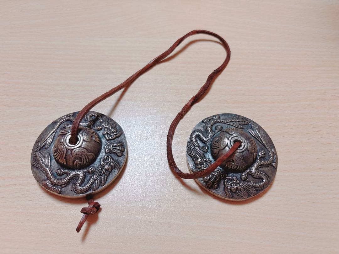 【amanamana】職人製作ドラゴン彫刻のティンシャ