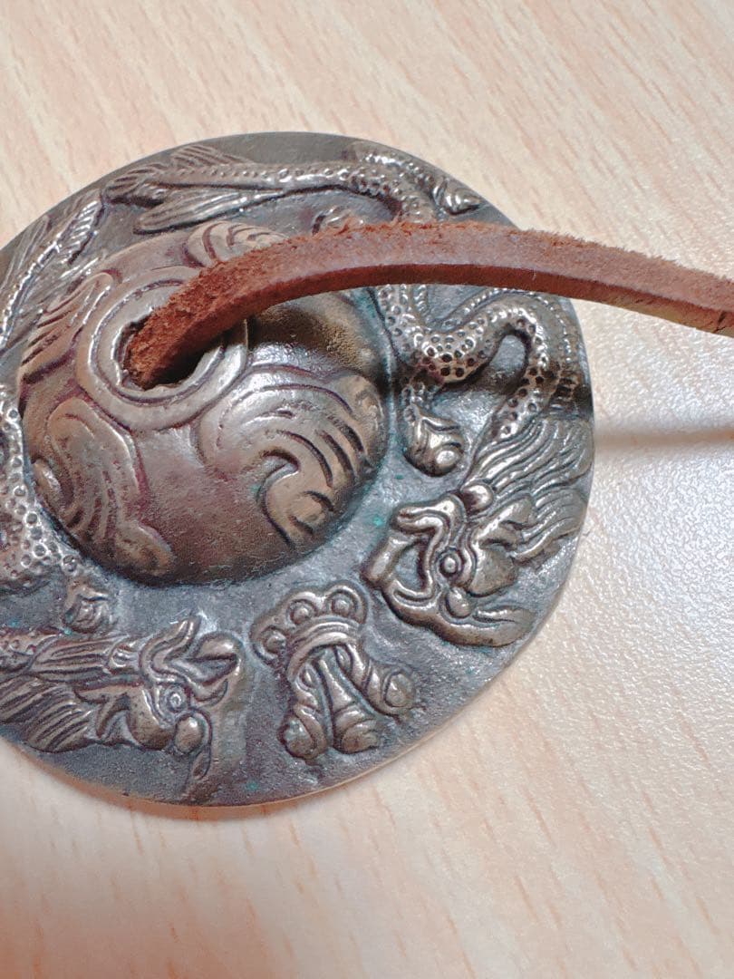 【amanamana】職人製作ドラゴン彫刻のティンシャ