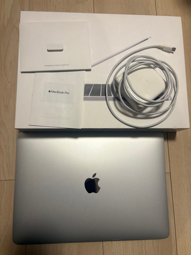Apple MacBook Pro 2019年　シルバー 本体 充電器付き