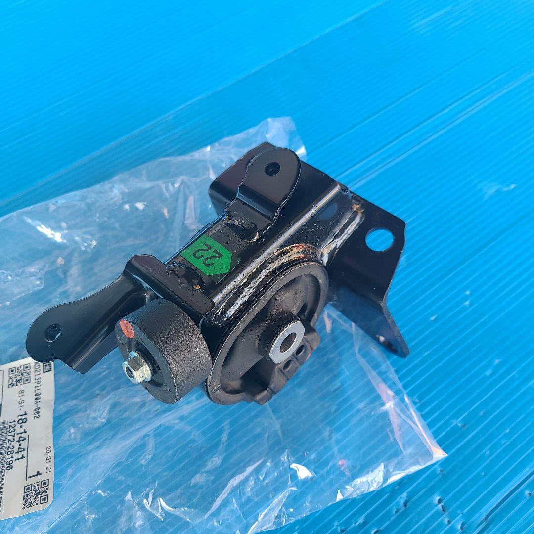 AZR60 ノア ヴォクシー　エンジンマウント