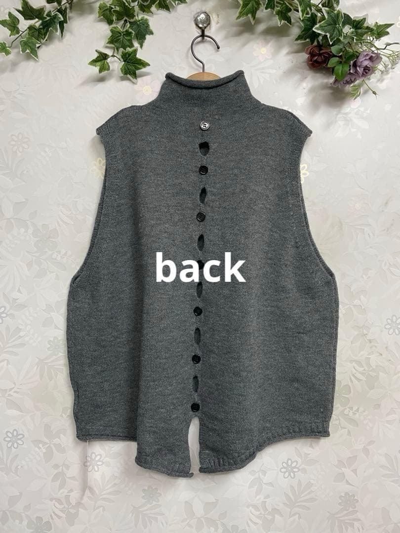 ふーちゃん229新品バックボタンデザインゆったりニットベスト（GY・BK）