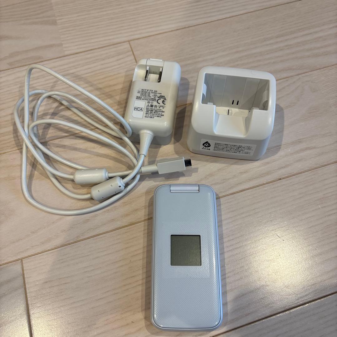 docomo 折りたたみ式携帯電話 ホワイト 本体