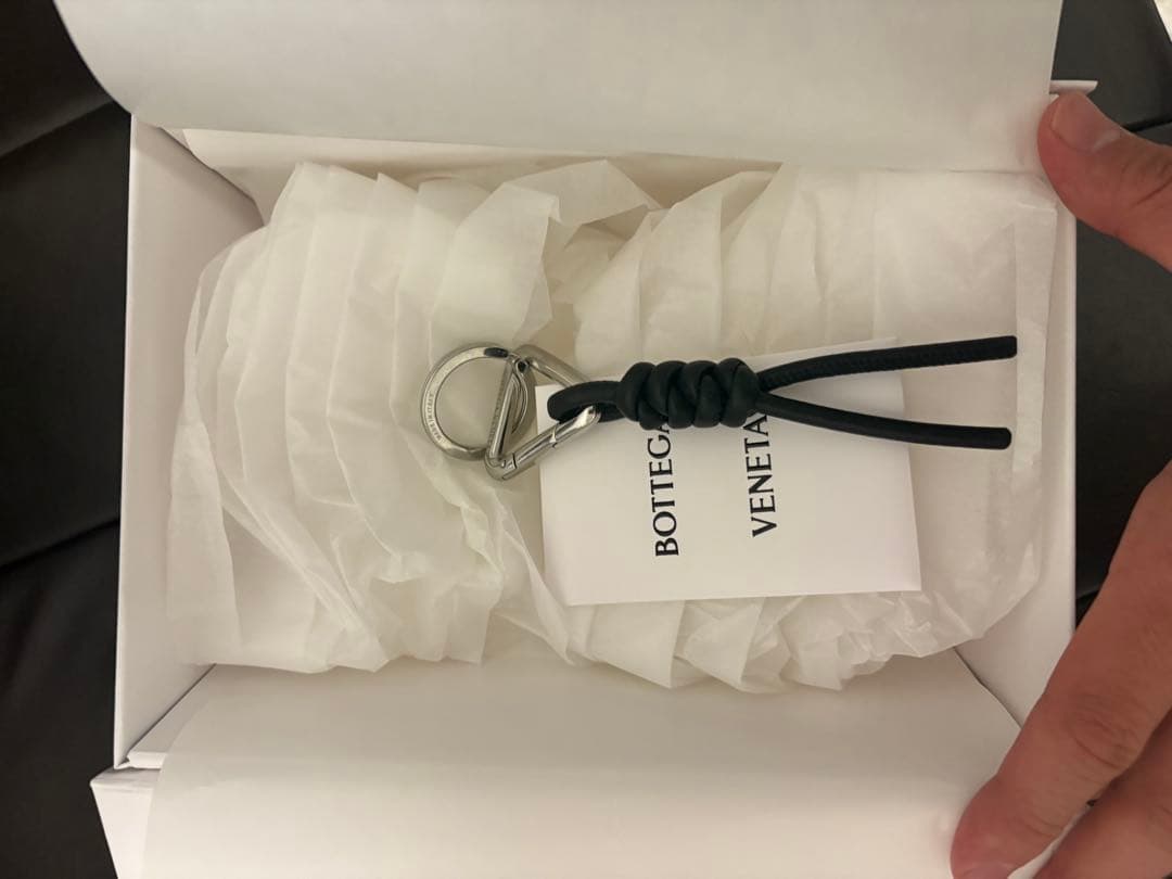 Bottega Veneta ブラックレザーキーホルダー 箱付き