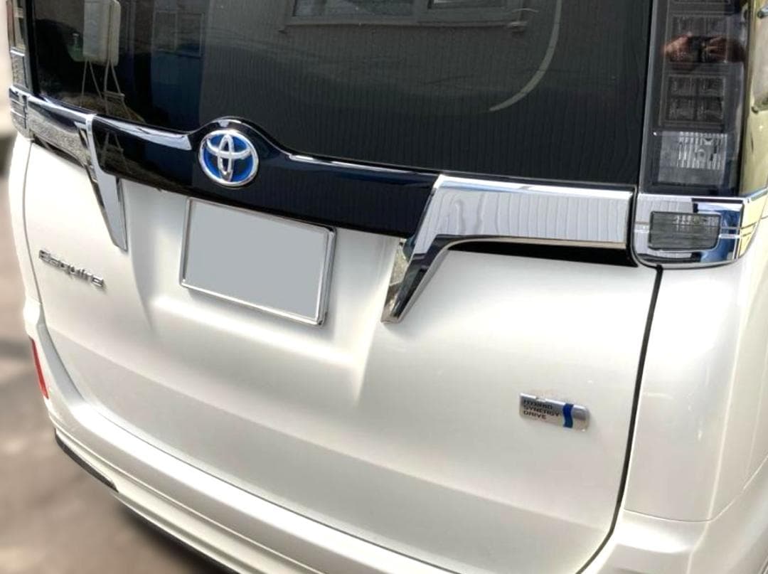 新品 トヨタ純正 エスクァイア 80系 後期 バックドア ガーニッシュ メッキ