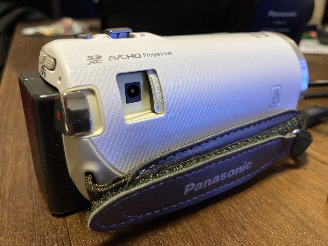 Panasonic HC-V520M ビデオカメラ 本体　付属品一式　ケース付き