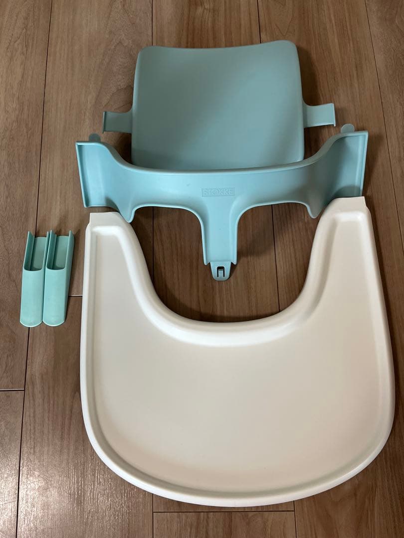 ストッケ　トリップトラップ用ベビーシートとテーブルセット