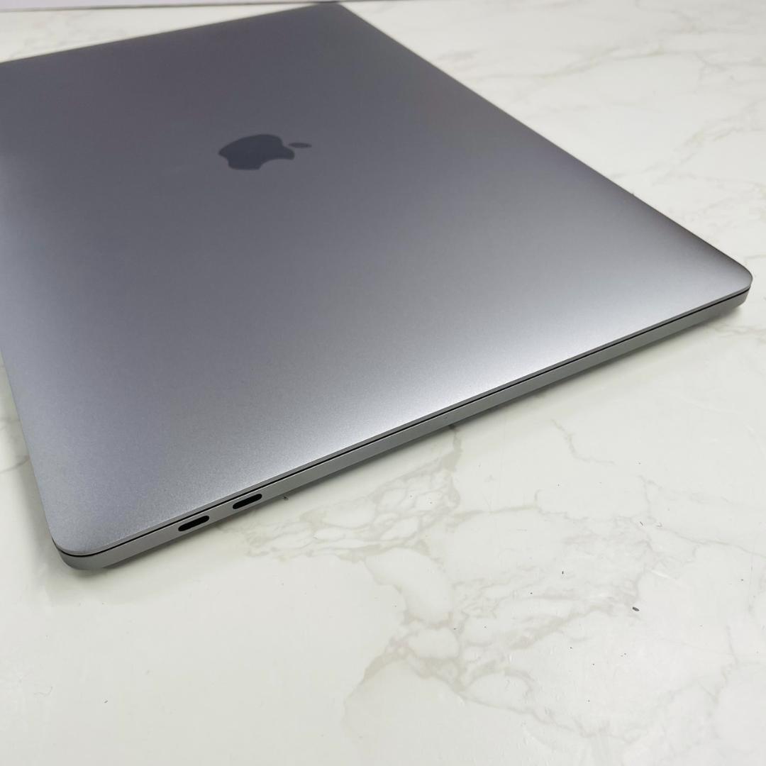 MacBook Pro 2018 15インチ i7 16GB 512GB